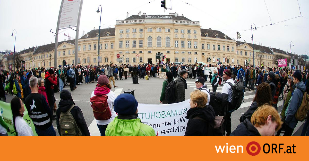 Climate protest in front of the Museumsquartier – wien.ORF.at